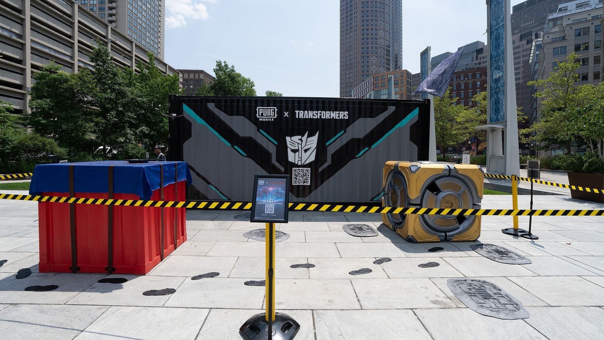 Play the Transformer mode, visit the areas marked with fists, and defeat the enemies! (Image via Tencent Games)